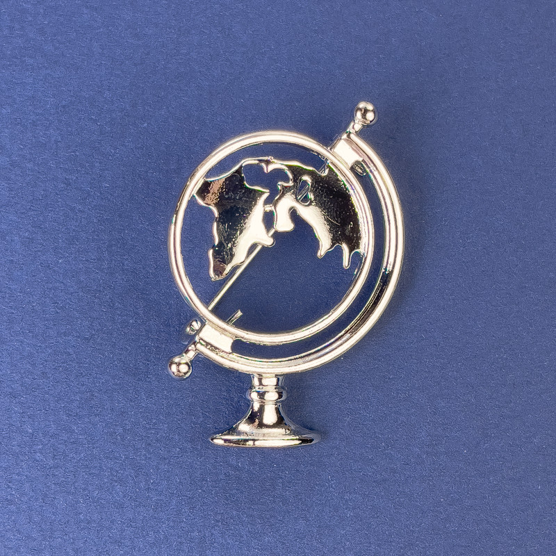 Broșă Globus 37×26 mm ± metal argintiu