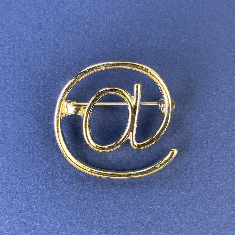 Broșă «Cățeluș» 30 mm ± metal auriu