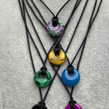 Șnur negru împletit pentru gât, diametrul 1,9 mm, cu pandantiv inel, diametrul 18 mm, ±, lungime 58 cm ±, cu lungime reglabilă