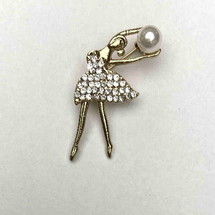 Broșă Balerină cu perlă în strasuri albe, 36×20 mm, metal auriu
