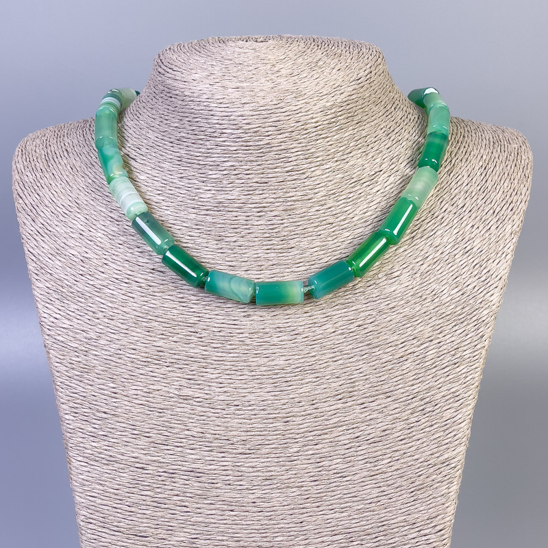 Colier din agat, în formă de cilindri netezi, diametrul 15×8 mm, lungime 45 cm, cu închizător
