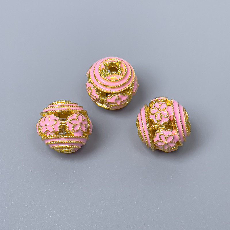 Mărgea Cloisonné email roz, diametrul 10 mm, gaură de 1,8 mm, culoare aurie a metalului, 1 bucată