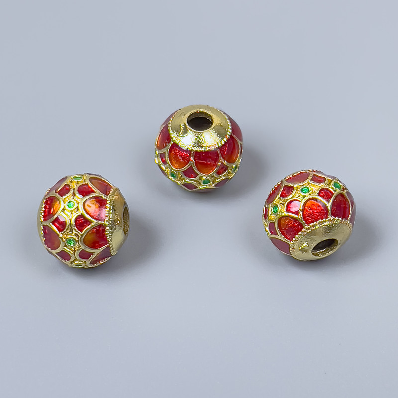 Mărgea Cloisonné roșu-verde email, diametrul 10×9 mm, gaură 3 mm, culoare metalică auriu, 1 bucată