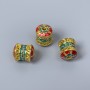 Mărgea Cloisonné cilindrică, email verde-roșu, diametrul 8x10 mm, gaură de 1,8 mm, culoare metalică aurie, 1 bucată