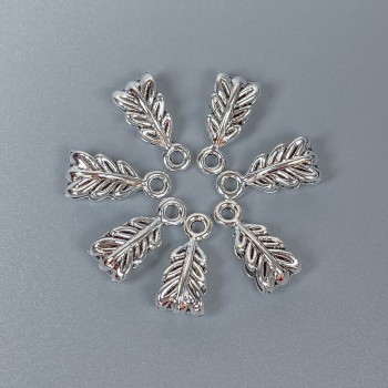 Furnitură bail culoare argintie, dimensiuni 14×7×5 mm, găuri diametru aproximativ 2,5 mm și 1,8 mm, ambalaj 22 buc.