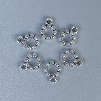 Furnitură bail, culoare metalică argintie, dimensiuni 11×8×3 mm, găuri diametru 4 mm, diametru 1,5 mm; ambalaj 20 g (~32 buc.)
