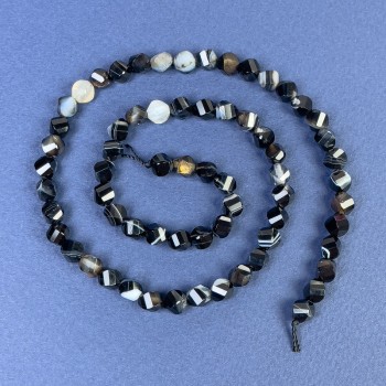 Mărgele din agat tăiate în rombi, 6x5 mm, pe șnur, lungime 38 cm+