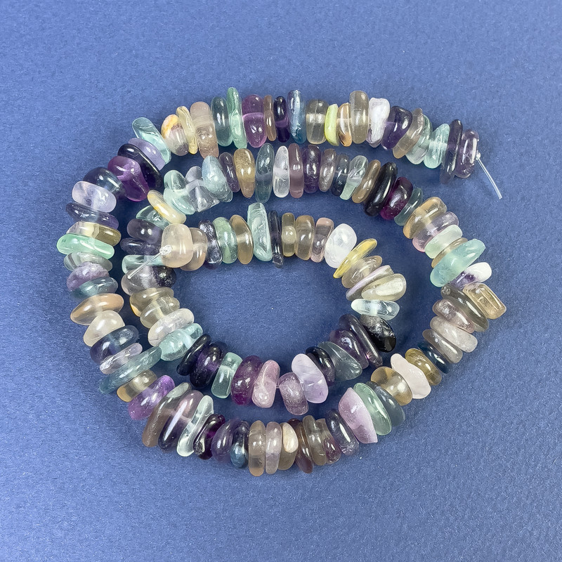 Mărgele de fluorit - fragmente 10×3 mm +/- pe fir, lungime 39 cm+