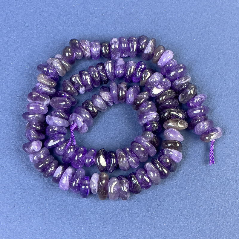 Mărgele de ametist – cioburi 10×4 mm ± pe șnur, lungime 40 cm+