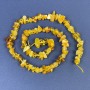 Mărgele din chihlimbar – fragmente 7–10×4 mm, pe șnur, lungime 39 cm