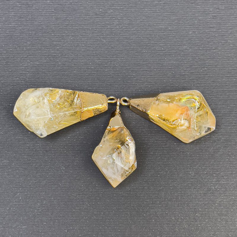 Pandantiv din citrin brut, metal auriu, 33x14 mm
