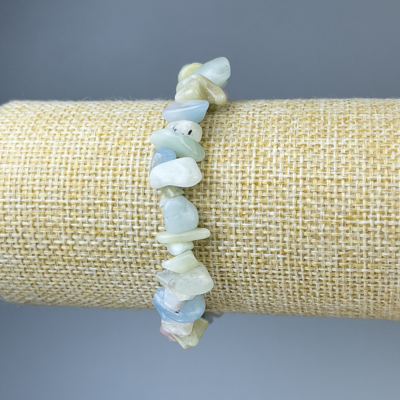 Brățară cu Morganit – fragmente, diametrul 8–15 mm, lungimea 18 cm, elastică