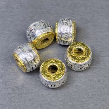 Furnitură mărgea-inserație metalizată, culoare metalică argintiu și auriu, dimensiuni 8×11,5 mm, gaură de 4 mm, preț pentru 1 bucată