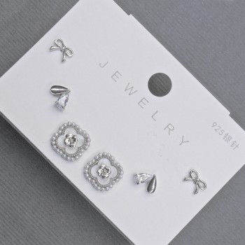 Cercei cu știft, în formă de trifoi, cu cristale albe, metal argintiu, 10 mm+