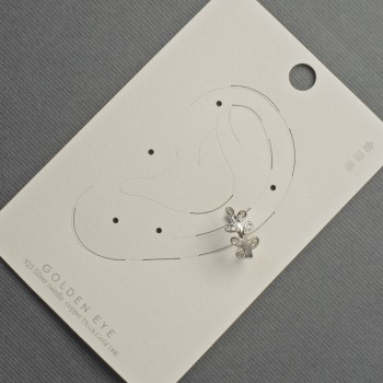 Cercei Kaf pe ureche din metal argintiu, 7x13 mm, +- cristale albe