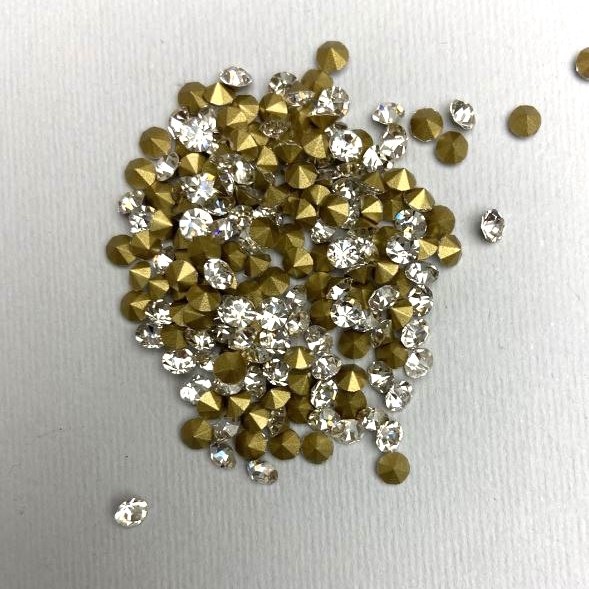 Strasuri albe, diametru 3,7 mm (+/-), ambalaj de 10 g (+/-)