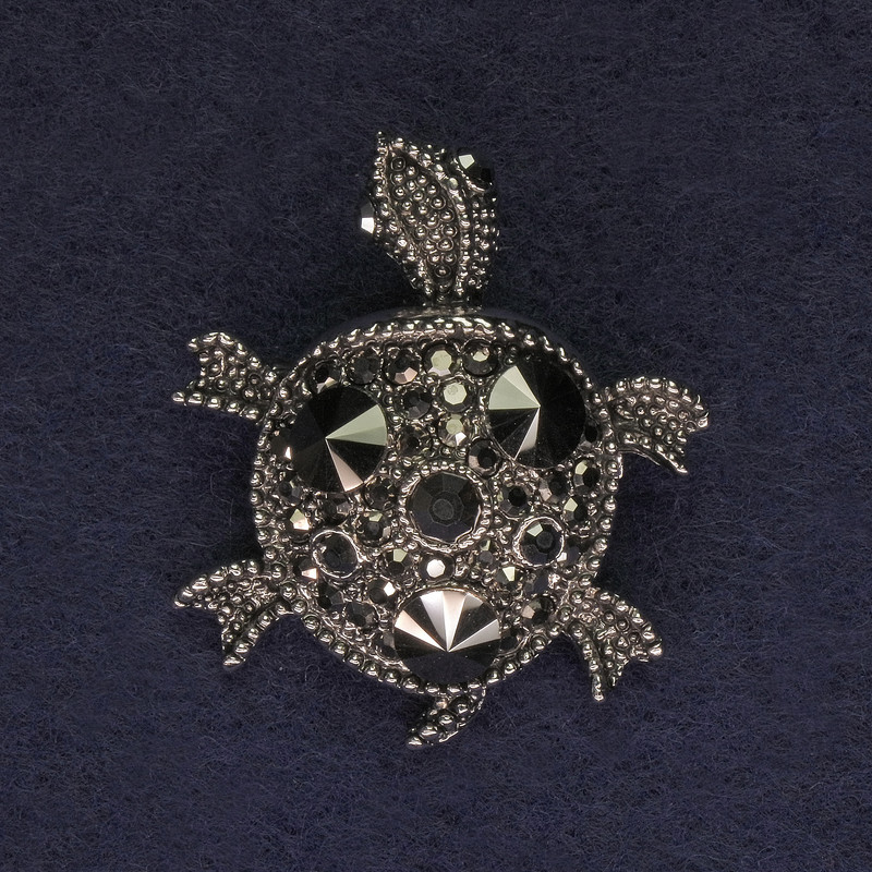 Broșă Țestoasă, culoare argintiu închis, cristale gri, metal argintiu, 36×31 mm+
