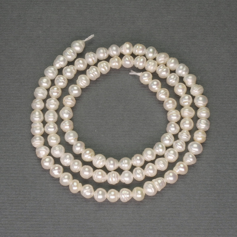 Perle de râu albe pe șnur, diametrul 4×3,5 mm, lungime 36 cm