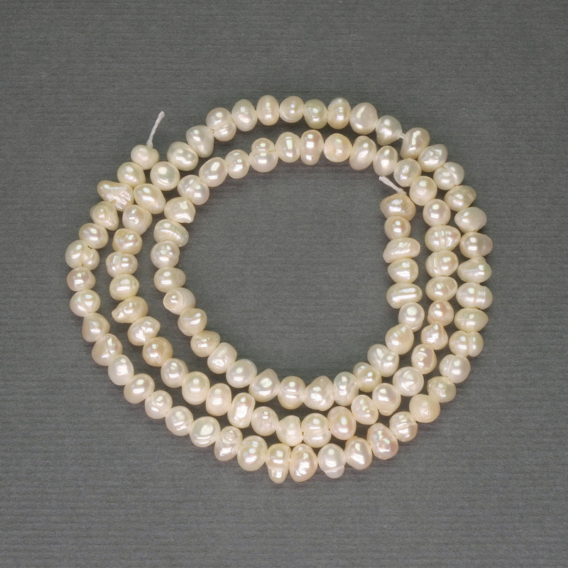 Perle de râu albe, ovale, pe șnur, diametru 3x4 mm, lungime 34 cm