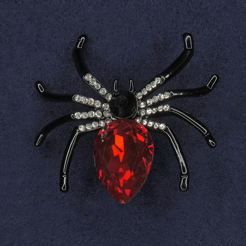 Broșă păianjen cu cristale albe, cristal roșu, email, metal negru, 42×42 mm+