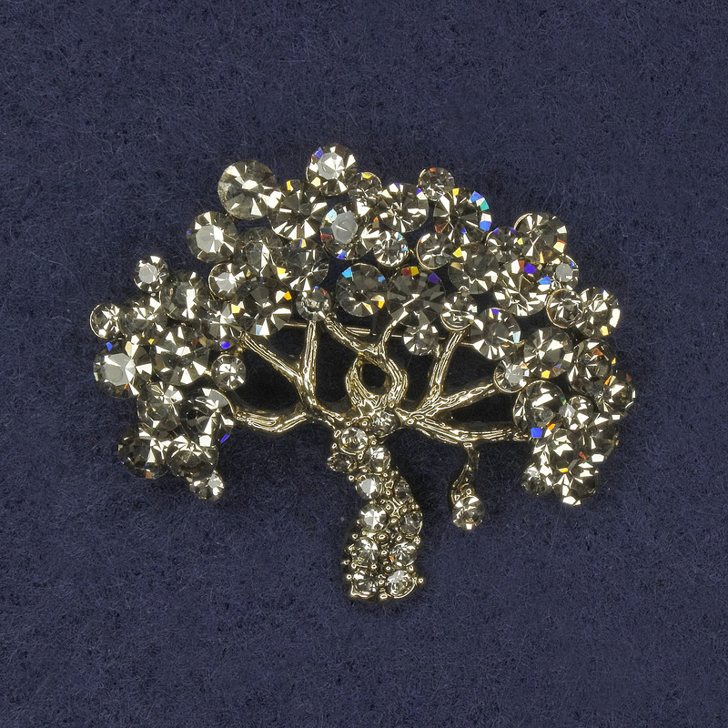 Broșă în formă de copac, cu strasuri gri, metal auriu, 39×32 mm