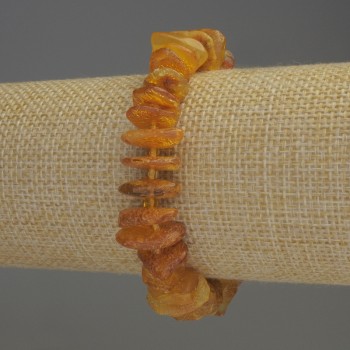 Brățară din fragmente de chihlimbar 12×3,5 mm, cu mărgele de 3 mm, lungime 18 cm, elastică