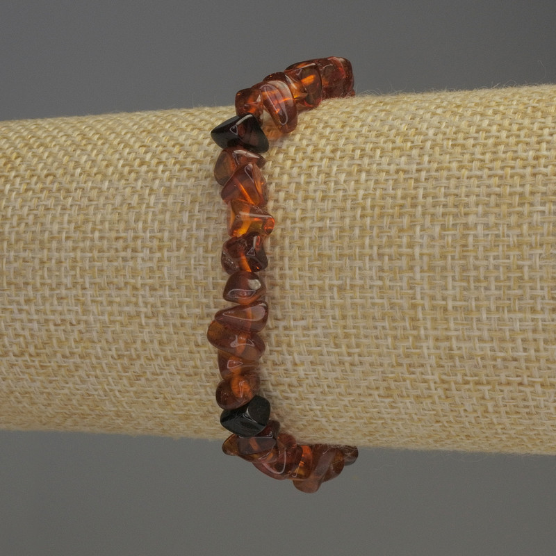 Brățară cu granule de chihlimbar 5–7×4 mm, lungime 18 cm, elastică