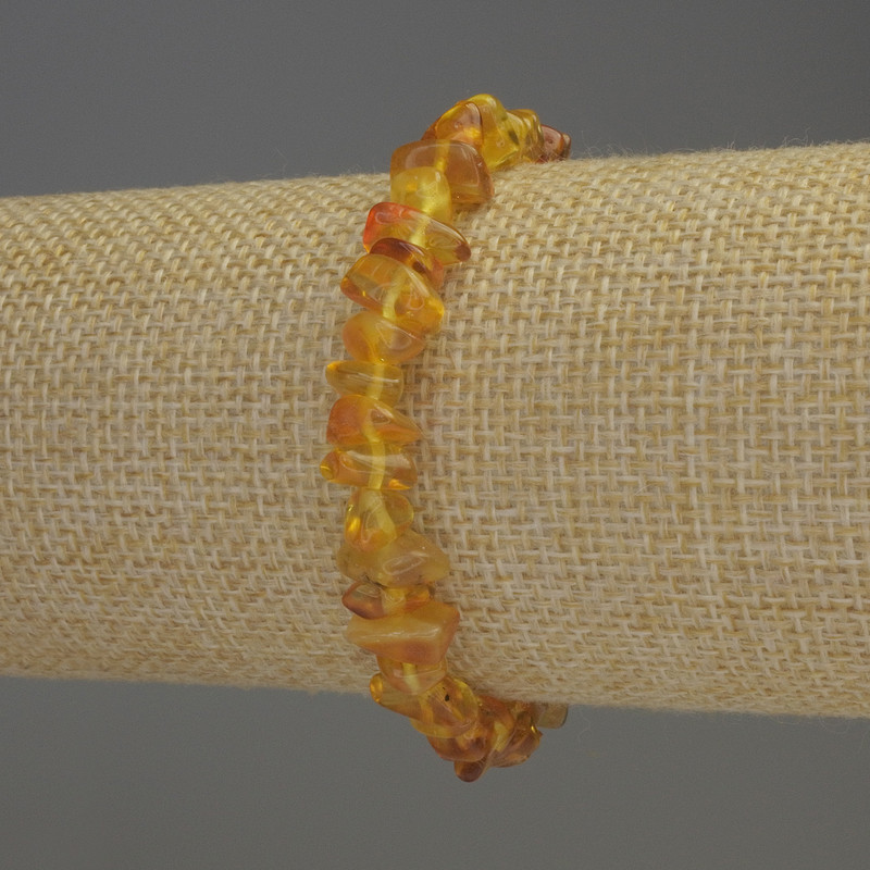 Brățară din fragmente de chihlimbar 4-10×5 mm, lungime 18 cm, elastică