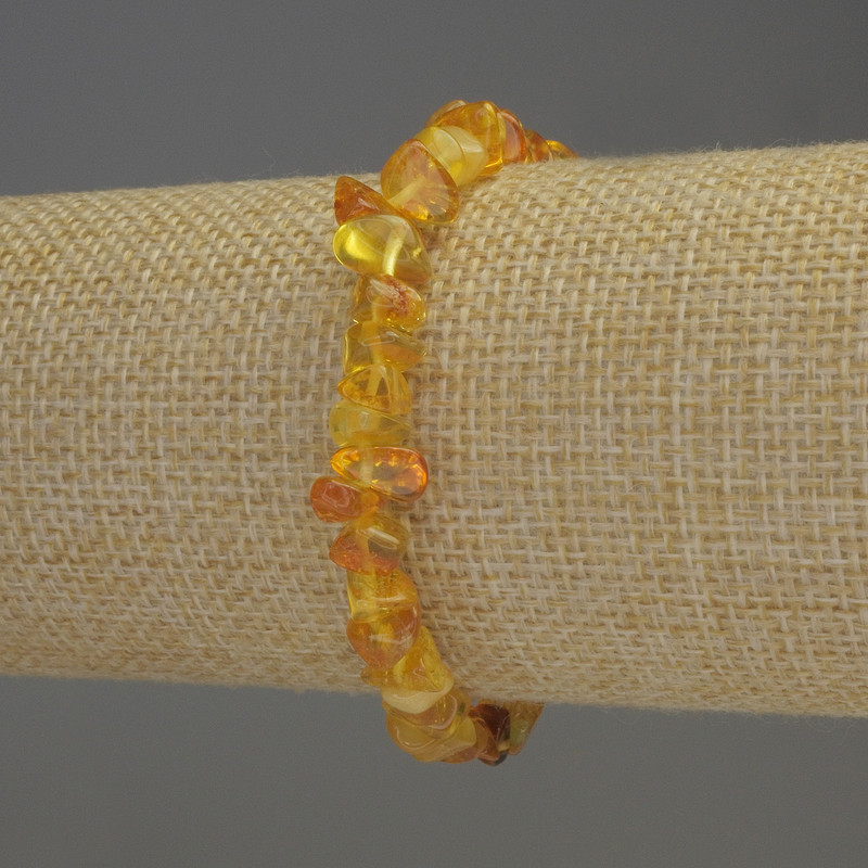 Brățară din chihlimbar – firimită 6–10×3–5 mm, lungime 18 cm, elastică