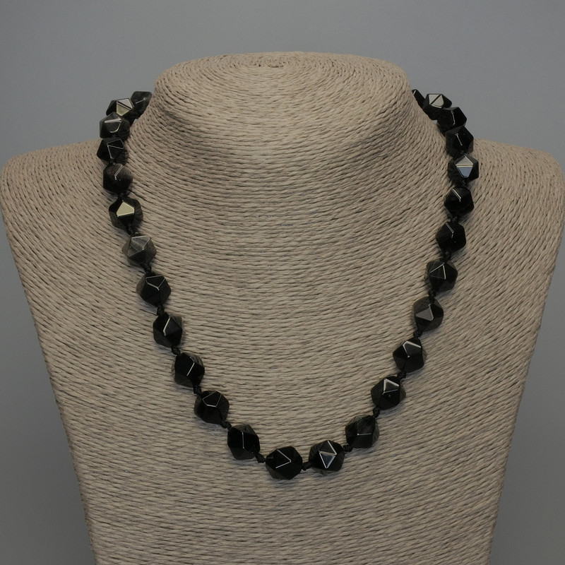 Colier din piatră naturală – obsidian argintiu, mărgele multifacetate, diametrul 12x11 mm +/-, lungime 50 cm +