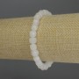 Brățară din cuarț alb, cuburi tăiate, diametrul 6 mm, lungime 18 cm, elastic.
