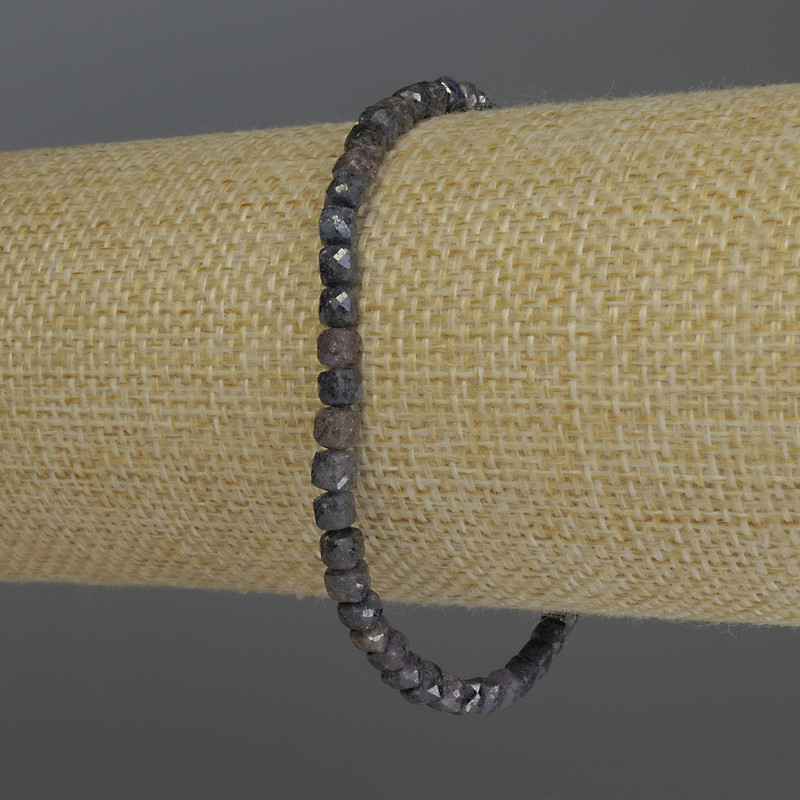 Brățară din safir facetat, cub, diametrul 4 mm, lungimea 18 cm, elastică