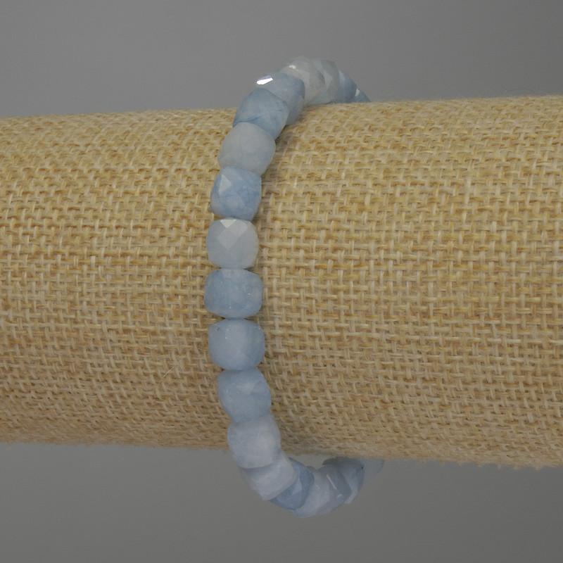 Brățară din acvamarin, cuburi tăiate la fațete, 7×7 mm, lungime 18 cm, pe bază elastică