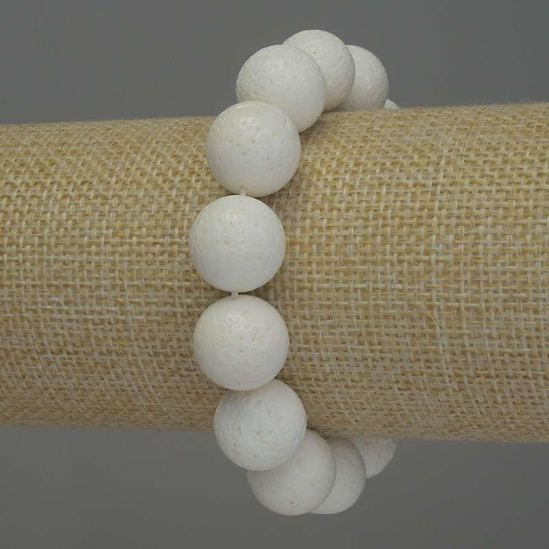 Brățară din coral buretos alb, mărgele de 14 mm, lungime aproximativă 18 cm, pe bază elastică