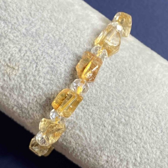 Brățară cu citrin, mărgele tăiate 8-10x7mm ±, lungime 18 cm ±, cristal ceh 6x5mm ±, bază elastică
