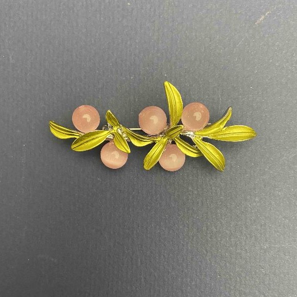 Broșă Ochi de pisică 60×27 mm ±, culoare roz, email verde, metal argintiu