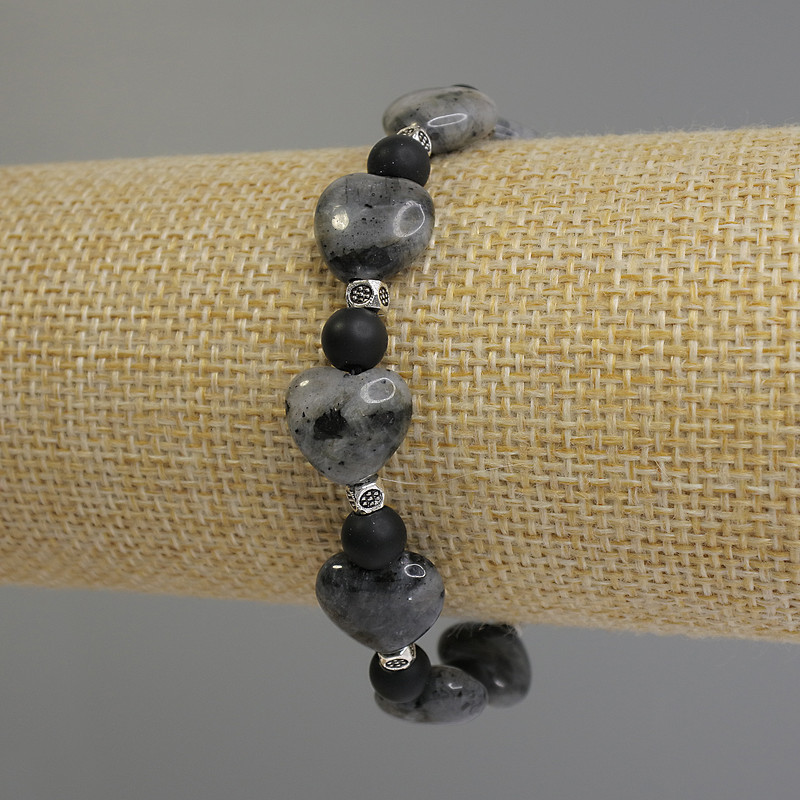 Brățară din labradorit cu inimă, diametrul 12 mm, mărgele de șungit de 6 mm, cu inserții metalice, lungime 18 cm, pe elastic