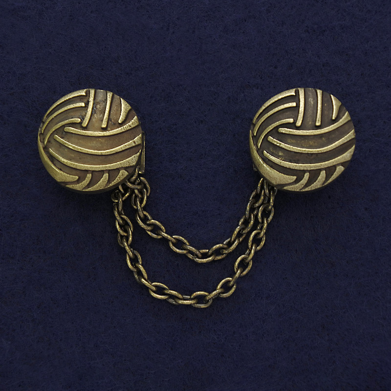 Broșă pentru cardigane, culoare bronz, diametru aproximativ 20 mm, lanț de 9 cm