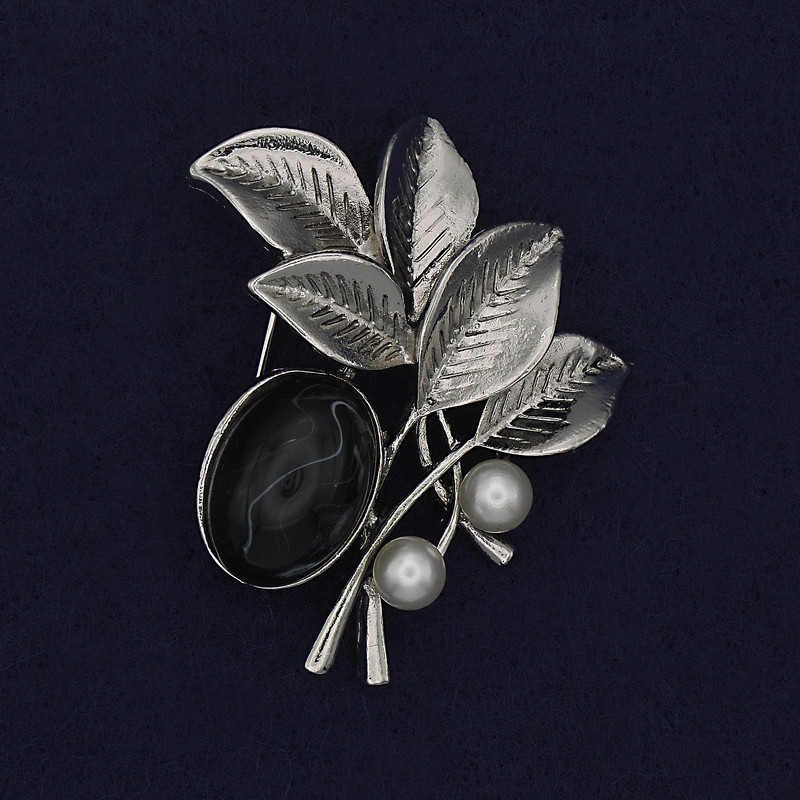 Broșă Ramură cu cabochon și perle, metal argintiu 48x40mm+