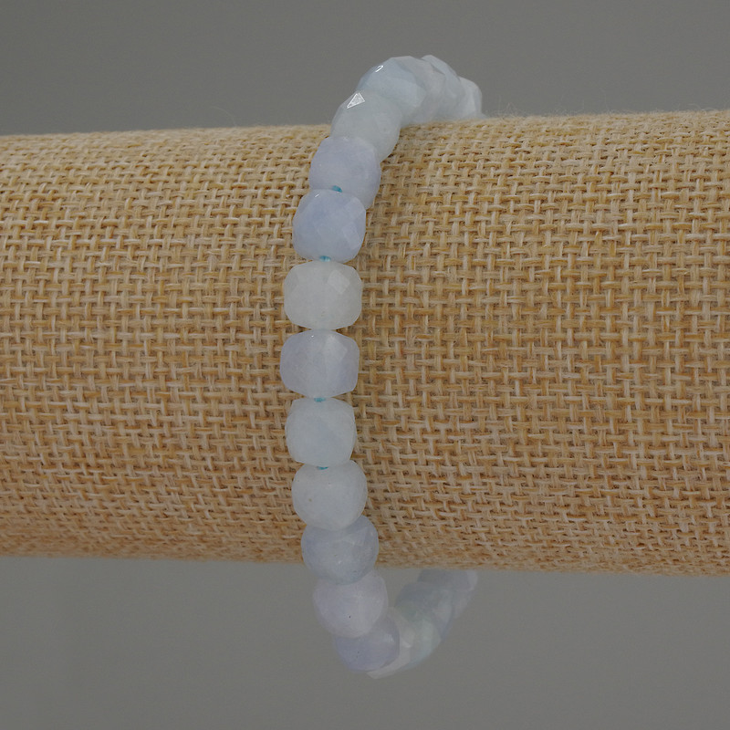 Brățară din acvamarin facetat, cub, diametru 7×7 mm, lungime 18 cm, elastică