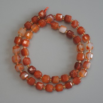 Mărgele din agat tăiate cub, 6x6 mm, cu mărgele de 3 mm, pe șnur, lungime 37 cm+