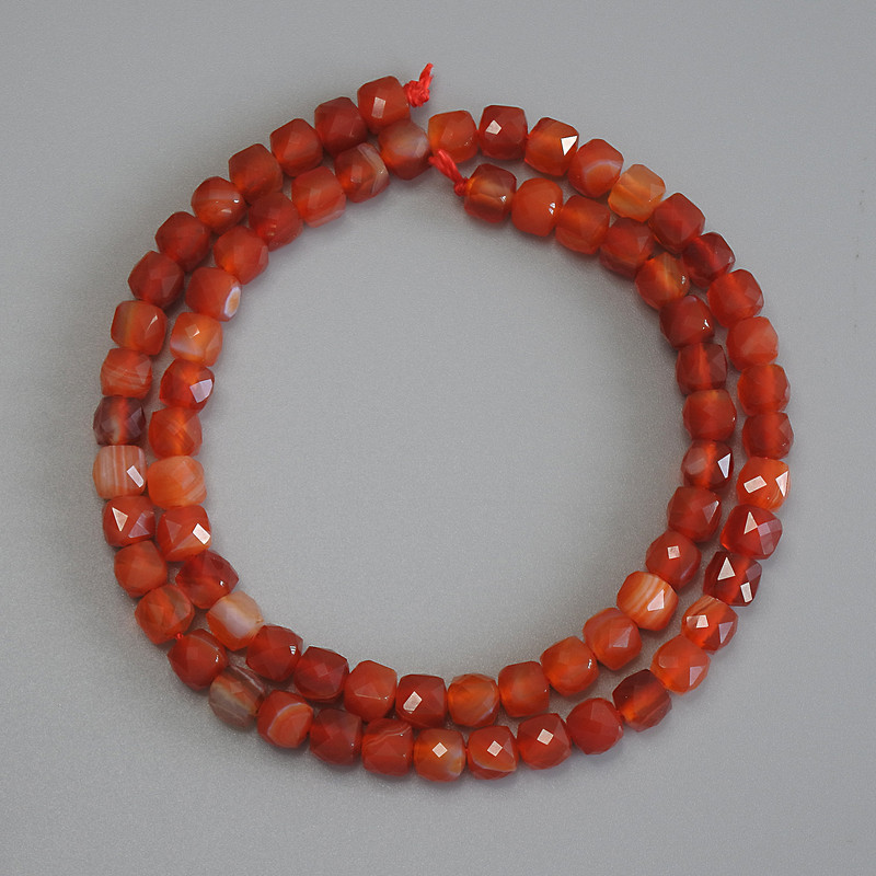 Mărgele din agat, cub cu fațete, diametru 5×5 mm ±, lungime 37 cm ± pe șnur