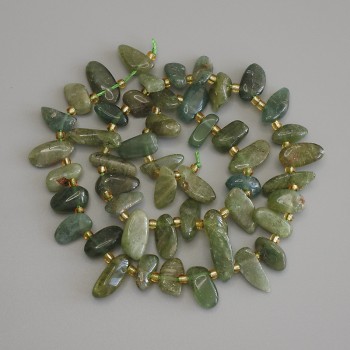 Mărgele de turmalin verde, în formă de fluture, 10-15 x 6-8 mm, cu mărgele de 3 mm, pe șnur, lungime 40 cm
