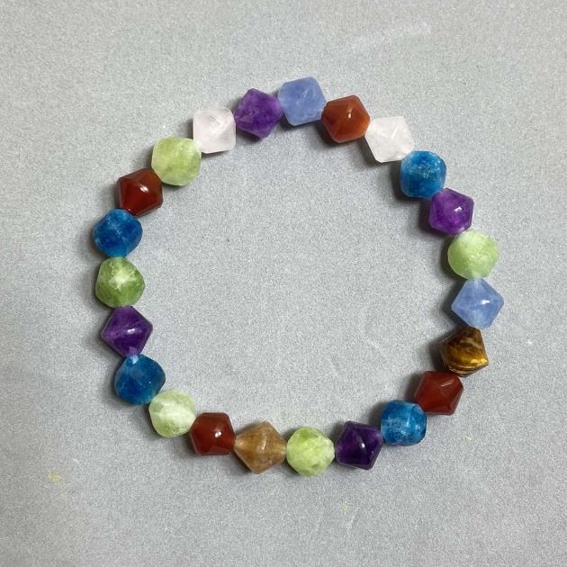 Brățară asortată, fațetată în rombi, 8×8 mm, lungime 18 cm (elastic)