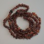 Mărgele din granat gessonit – fragmente, diametrul 7-9×4 mm, lungime 80 cm, pe fir