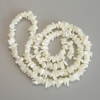 Mărgele din sidef – firimituri, diametrul 10-13×4-5 mm, lungime 80 cm, pe șnur