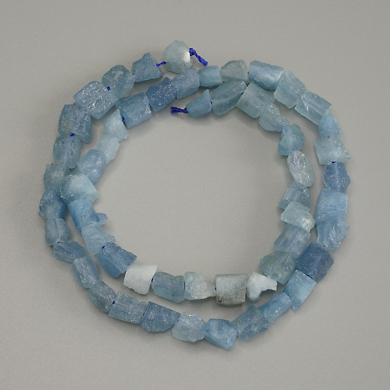 Mărgele de acvamarin brut, diametrul 6–8×6–8 mm, lungimea 38 cm, pe șnur