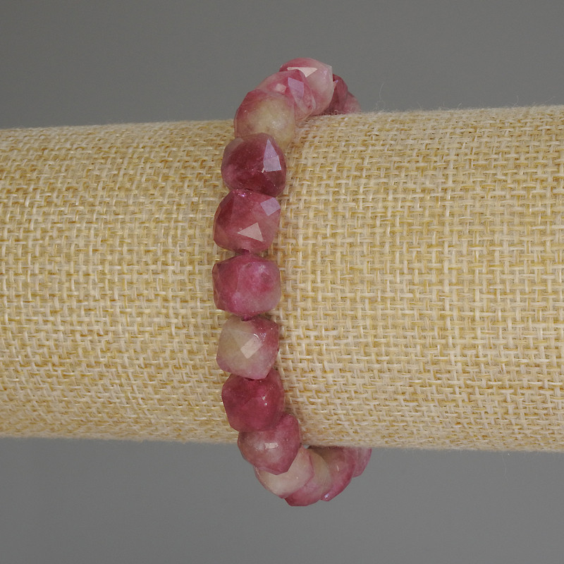 Brățară din turmalin cu cuburi facetate, diametrul 8x8 mm, lungimea 18 cm (elastică)