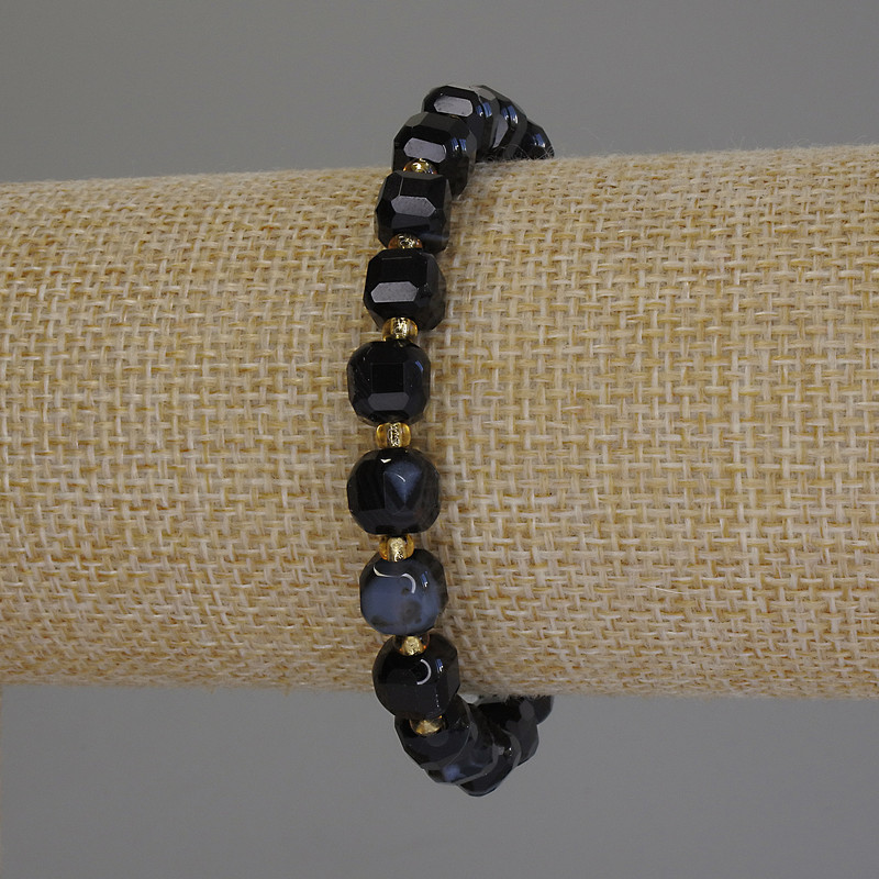 Brățară din agată, cuburi tăiate, diametru 7×7 mm, mărgele de 3 mm, lungime 18 cm, pe elastic