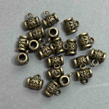 Furnitură bail, culoare metal bronz, dimensiuni 9x7x10 mm +-, găuri diametru 4 mm +-, diametru 2,3 mm +-, ambalare 20 g (~ 21 buc.)